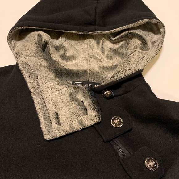 NWOT MEN’S MUKE HOODIE. - Picture 5 of 12